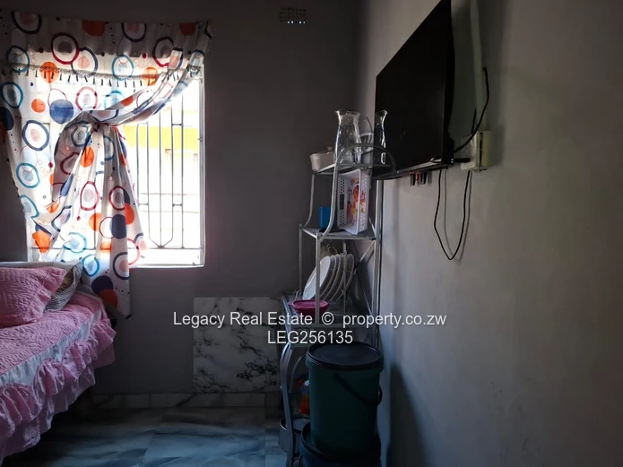 Chitungwiza 2-Bed Tiled House with Garden & Verandah