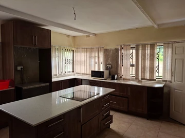 6 Bedroom House
