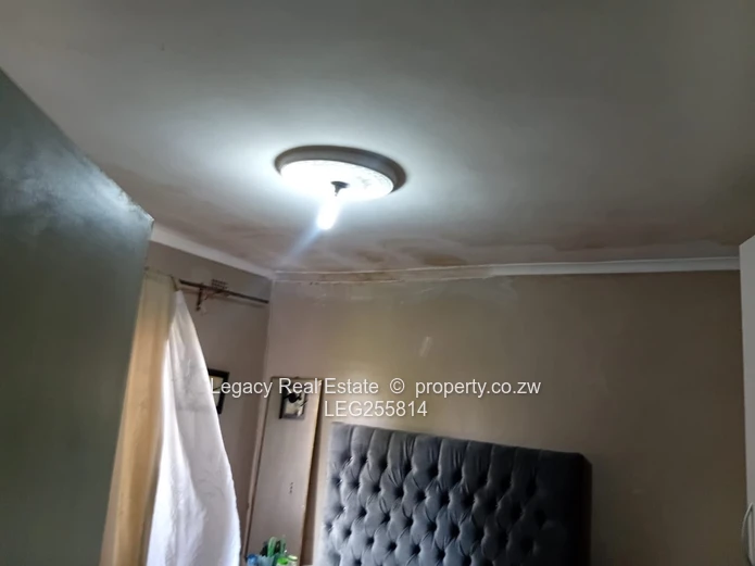 4-Bed Zimre Park House — Fitted Kitchen, Garden & Garage