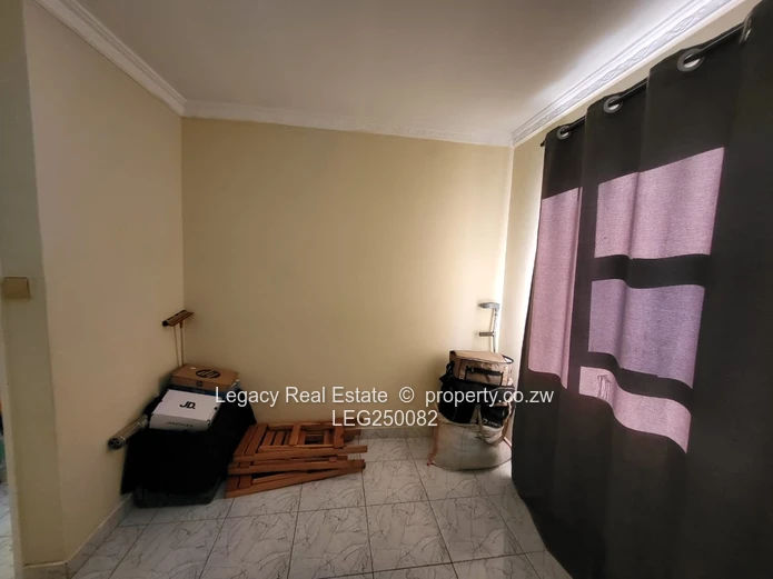 Houghton Park 4-Bed Home with Flatlet, Fitted Kitchen & Garden