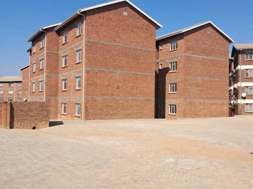 2 Bedroom Flat & Apartment