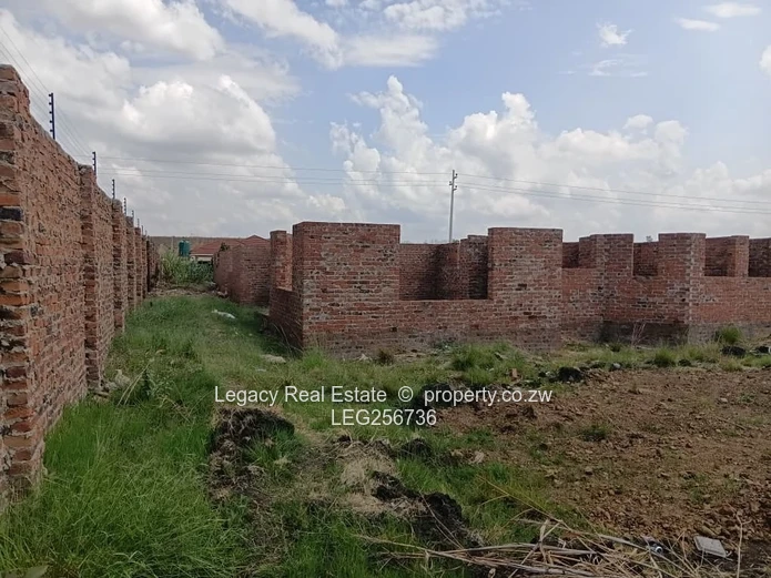 1250m² Serviced Stand in Sandton Park — Water, Sewer, Gravel roads ,borehole plus water tank 