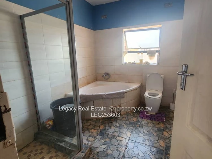 Gletwin Park: Double-Storey 7-Bed Home with Borehole