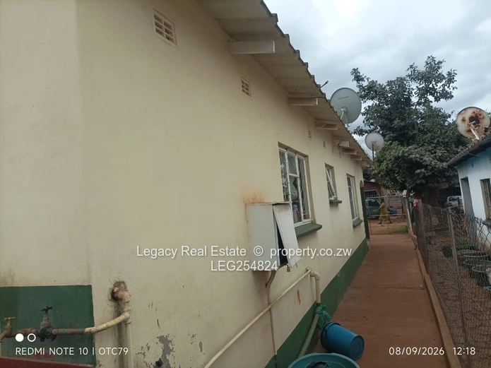 Cozy 3-Bed Warren Park Home with Borehole & Verandah (Sole Mandate)