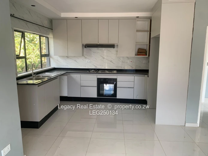 Quinnington 3BR — Modern Kitchen, Freestanding Bath & Borehole