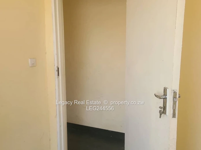 Walled 5-Bed Home in Chitungwiza - Tiled Verandah & En-Suite