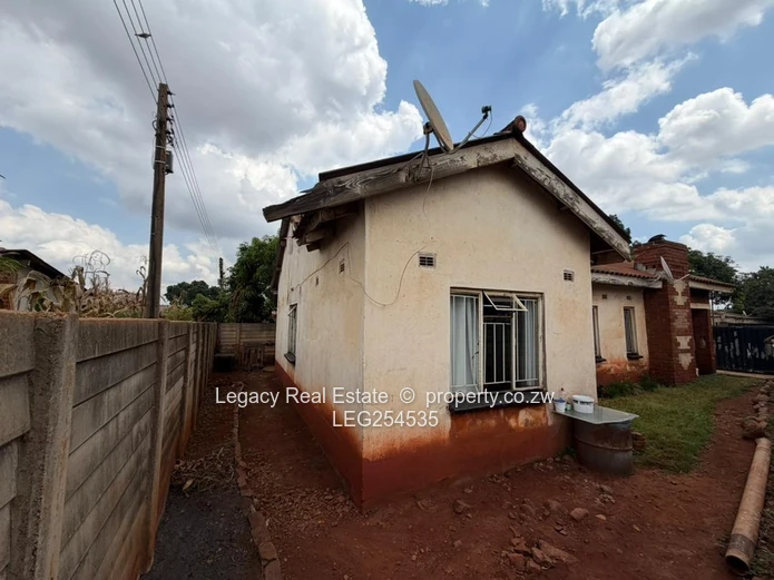 3-Bed Kuwadzana House — Walled, Paved, En-Suite, Garden (Sole Mandate)