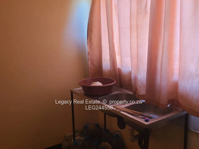 Walled 5-Bed Home in Chitungwiza - Tiled Verandah & En-Suite
