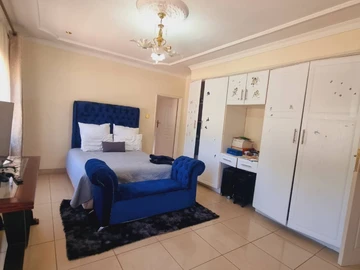 6 Bedroom House