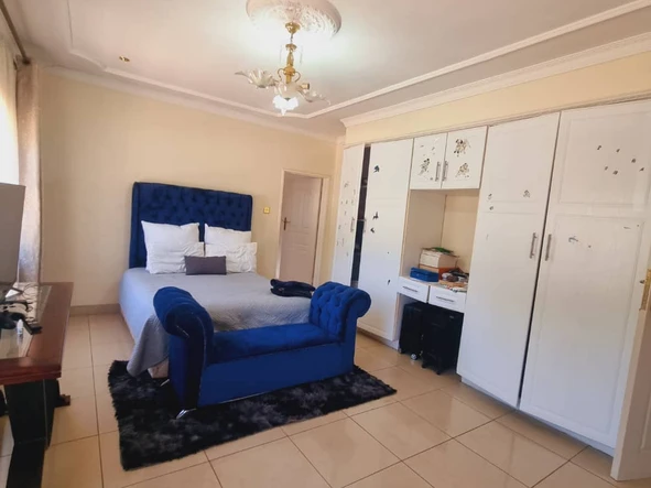 6 Bedroom House
