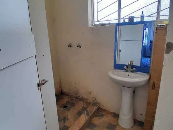 4 Bedroom Flat & Apartment