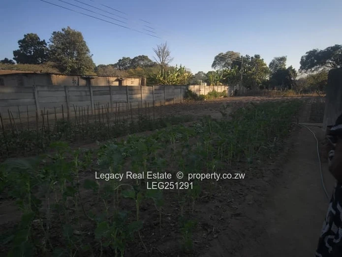 Logan Park 3-Bed Home with Rustic Bar & Borehole on 5689m²