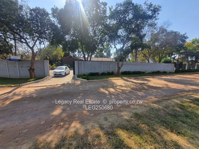 Upper Hillside 4BR — Walled Home with Main Rd Frontage