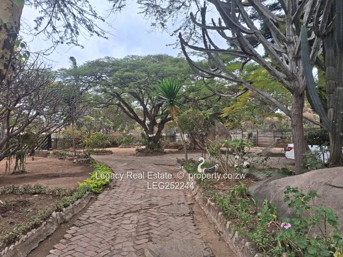 4-Bed Home with Borehole on 4000m² in Waterfalls