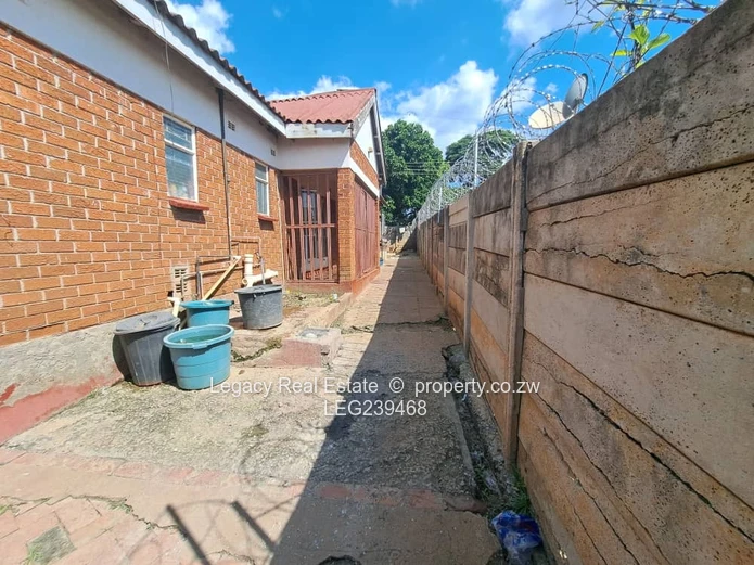Dzivarasekwa Gunhill Family Home with ensuite & borehole (USD BANK TRANSFER ACCEPTED)