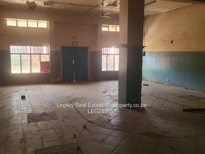 Chitungwiza Commercial Warehouse – Ideal For Manufacturing And Distribution