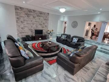 5 Bedroom House