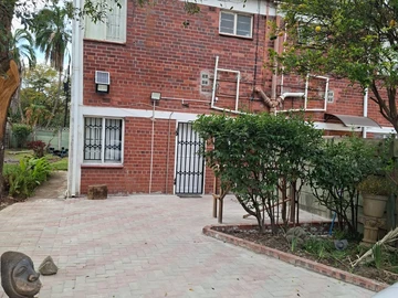 2 Bedroom Flat & Apartment