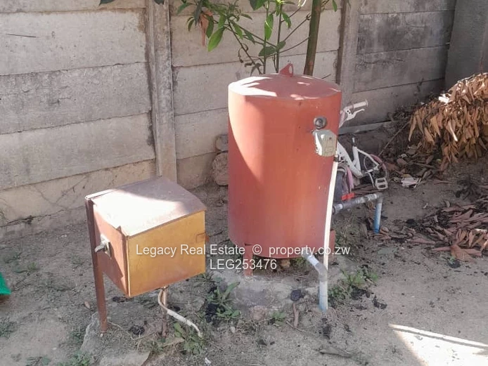 Zimre Park 5-Bed Home with Borehole, Garage & Driveway (Sole Mandate)