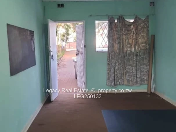 Milton Park: 20m² Office — Borehole & Shaded Parking