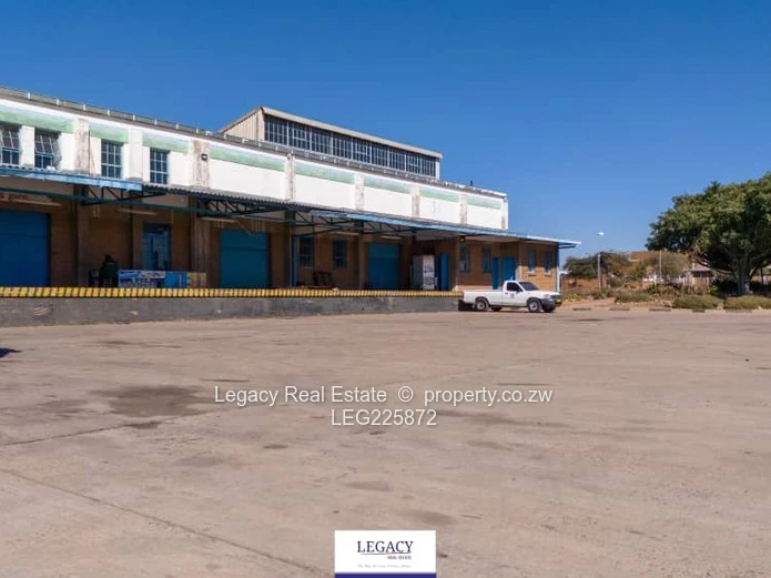 Massive investment in a mature in the heart of sought-after industrial area  (Sole Mandate)