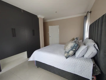 3 Bedroom Flat & Apartment