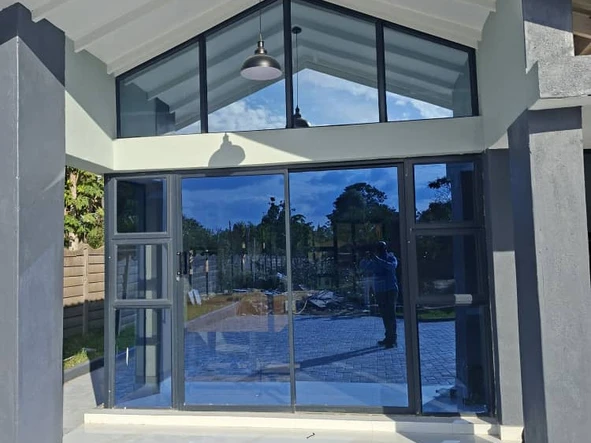 4 Bedroom Flat & Apartment