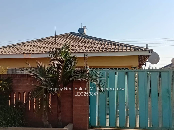 Granary Park 4-Bed Home with Borehole & Modern Kitchen