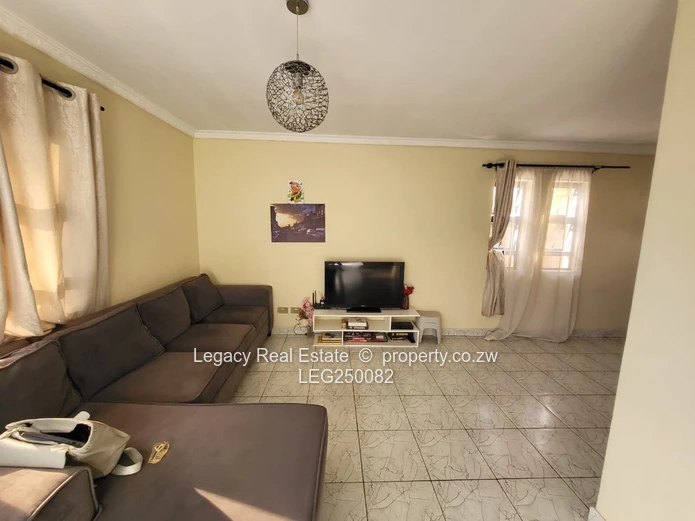 Houghton Park 4-Bed Home with Flatlet, Fitted Kitchen & Garden