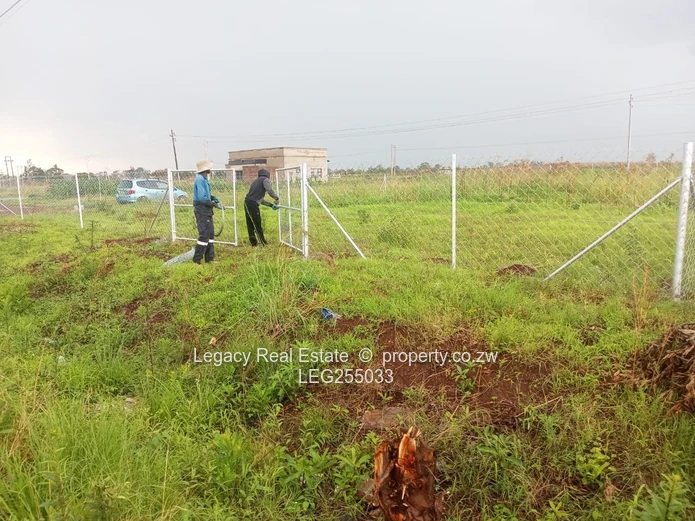 Chainlink-Fenced 1200m² Stand in Fairview — Tarred Road & Water