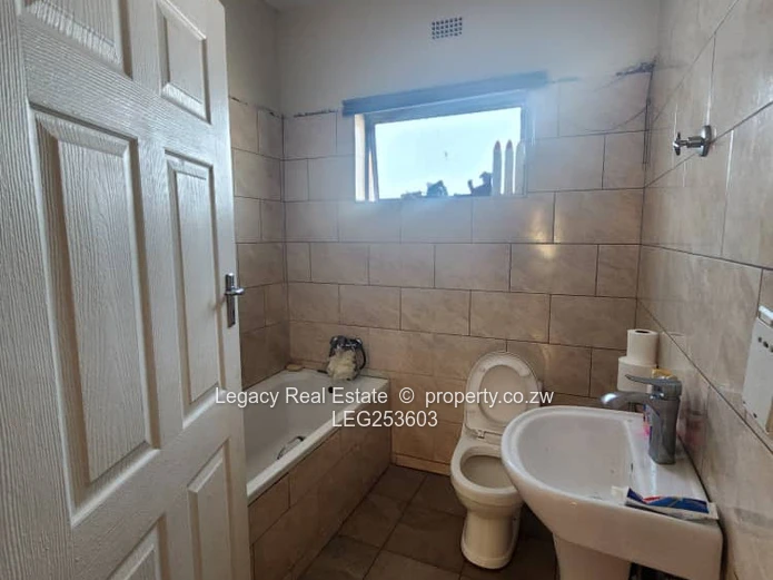 Gletwin Park: Double-Storey 7-Bed Home with Borehole