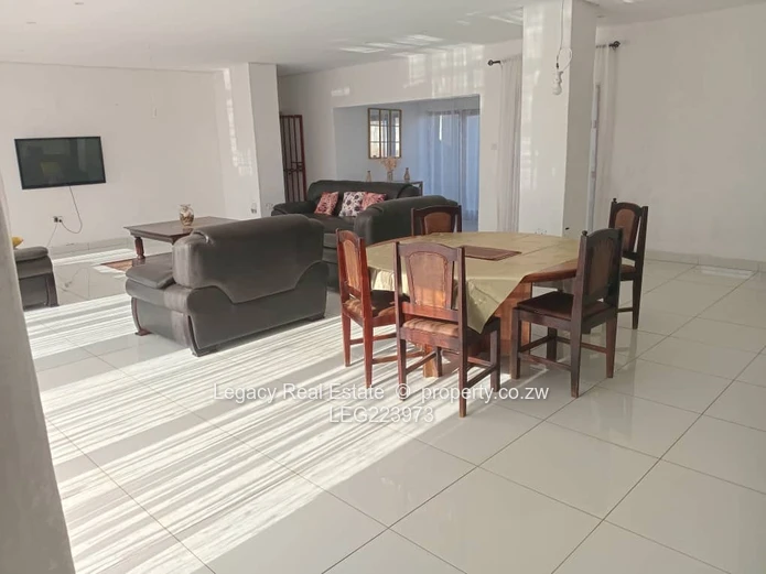  Grand Helensvale Living – Space, Style & Prime Location!