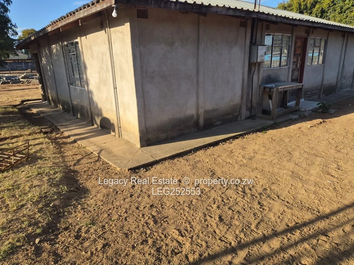 2000 m2 Prospect Stand with Existing House & Trees (Sole Mandate)