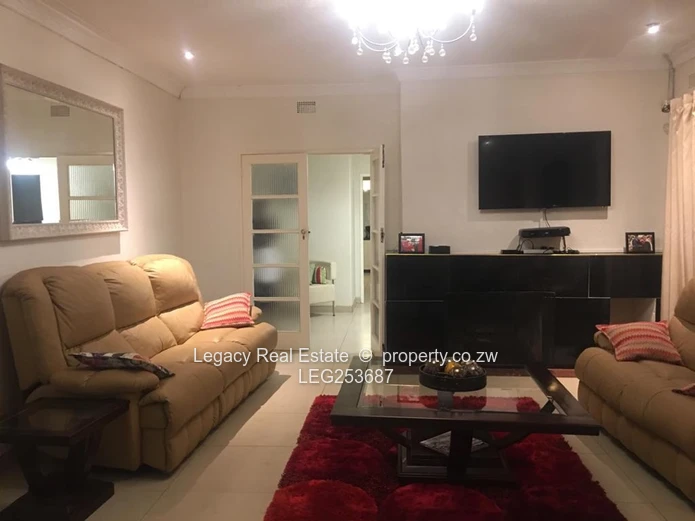 Alexandra Park: 4-Bed Family Home with Pool & Borehole