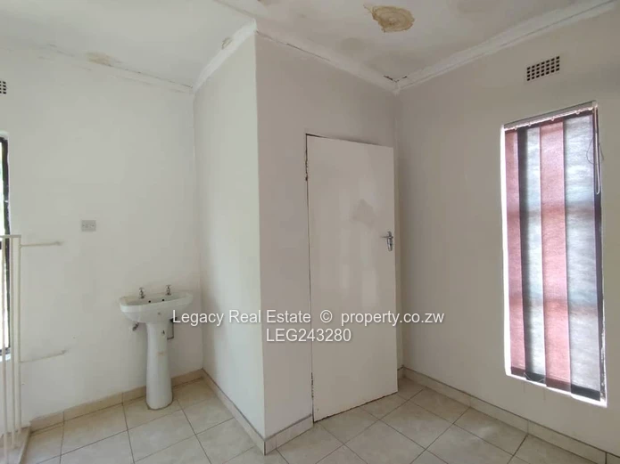 Commercial Property Near Belvedere Primary To Let