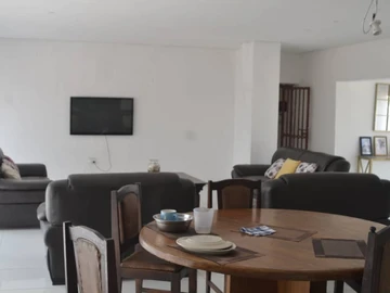 6 Bedroom House