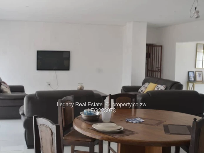  Grand Helensvale Living – Space, Style & Prime Location!