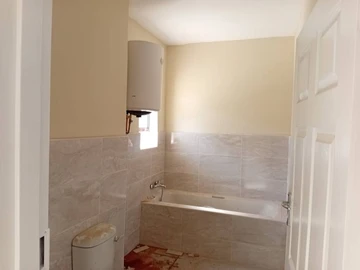 2 Bedroom Flat & Apartment