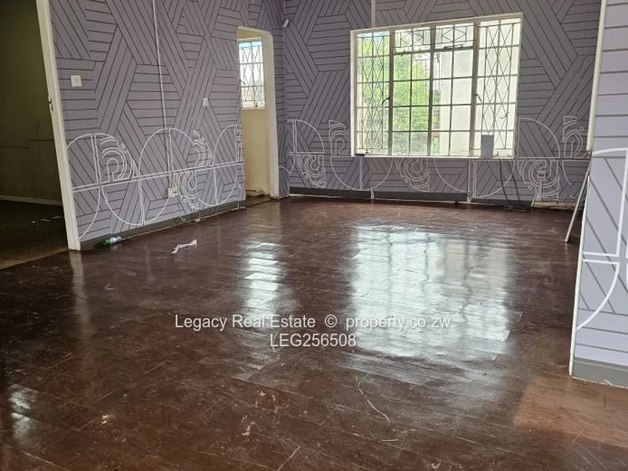Milton Park 200 sqm Office on 2,000 sqm – Borehole & Workstations