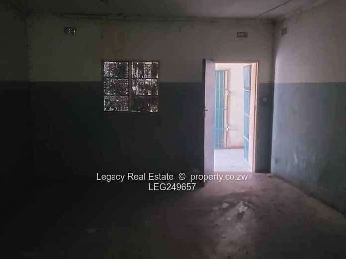 Chitungwiza Commercial Warehouse – Ideal For Manufacturing And Distribution