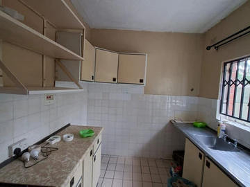 2 Bedroom Flat & Apartment
